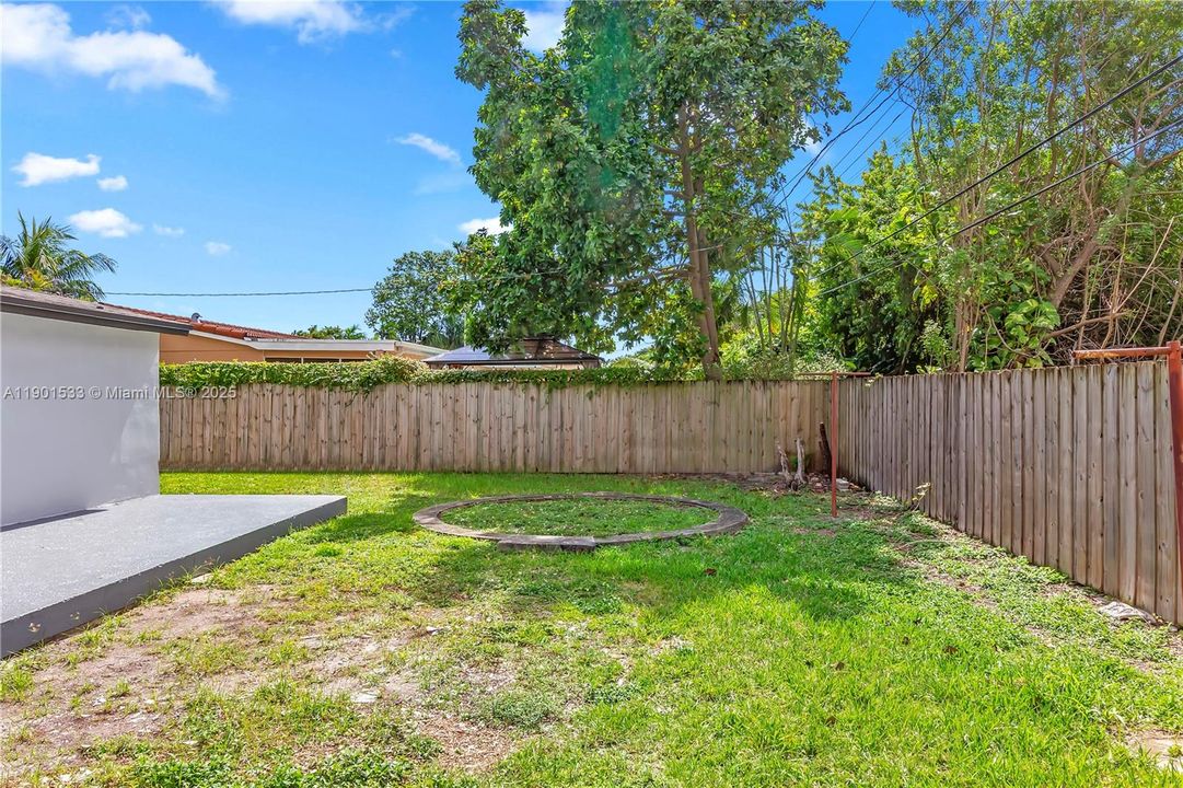 Recently Rented: $3,300 (3 beds, 2 baths, 1519 Square Feet)