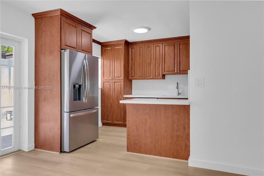 Recently Rented: $3,300 (3 beds, 2 baths, 1519 Square Feet)