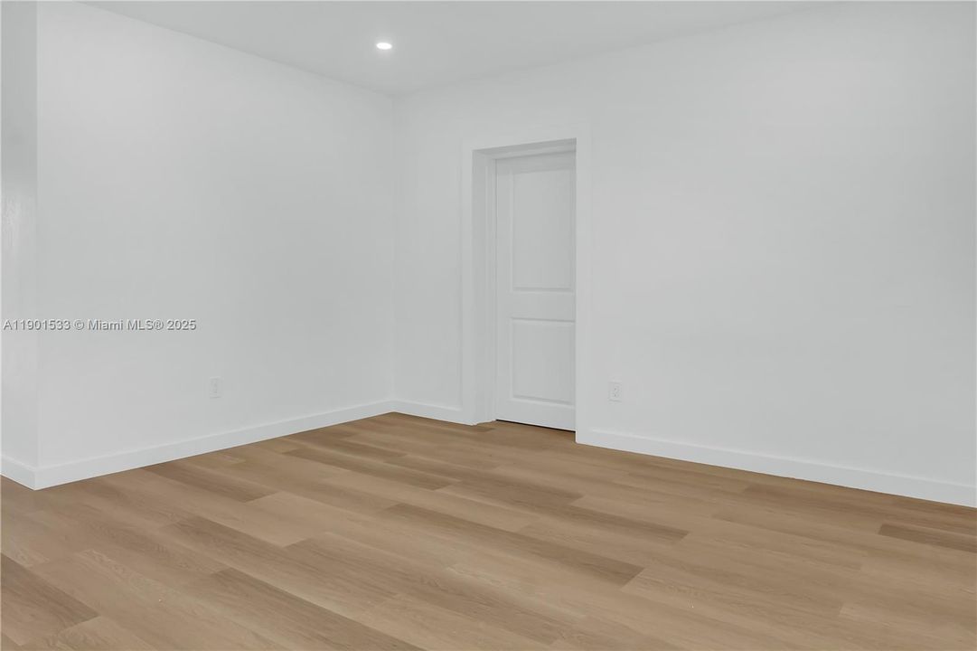 Recently Rented: $3,300 (3 beds, 2 baths, 1519 Square Feet)