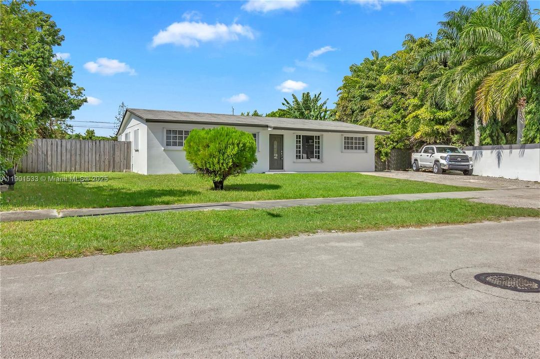 Recently Rented: $3,300 (3 beds, 2 baths, 1519 Square Feet)