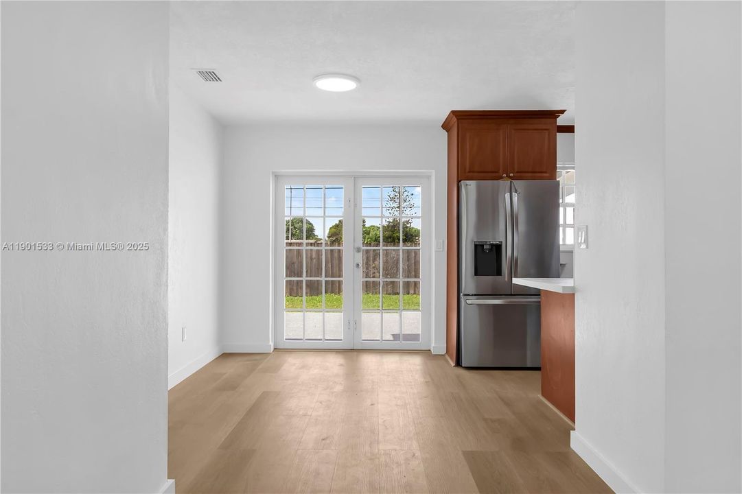 Recently Rented: $3,300 (3 beds, 2 baths, 1519 Square Feet)