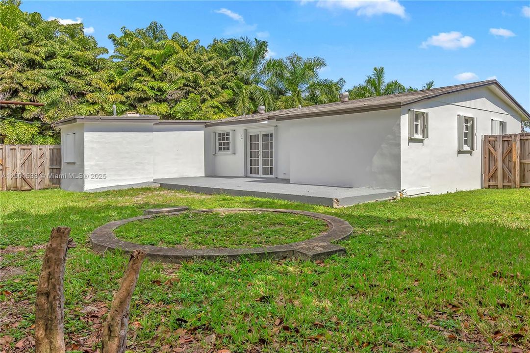 Recently Rented: $3,300 (3 beds, 2 baths, 1519 Square Feet)