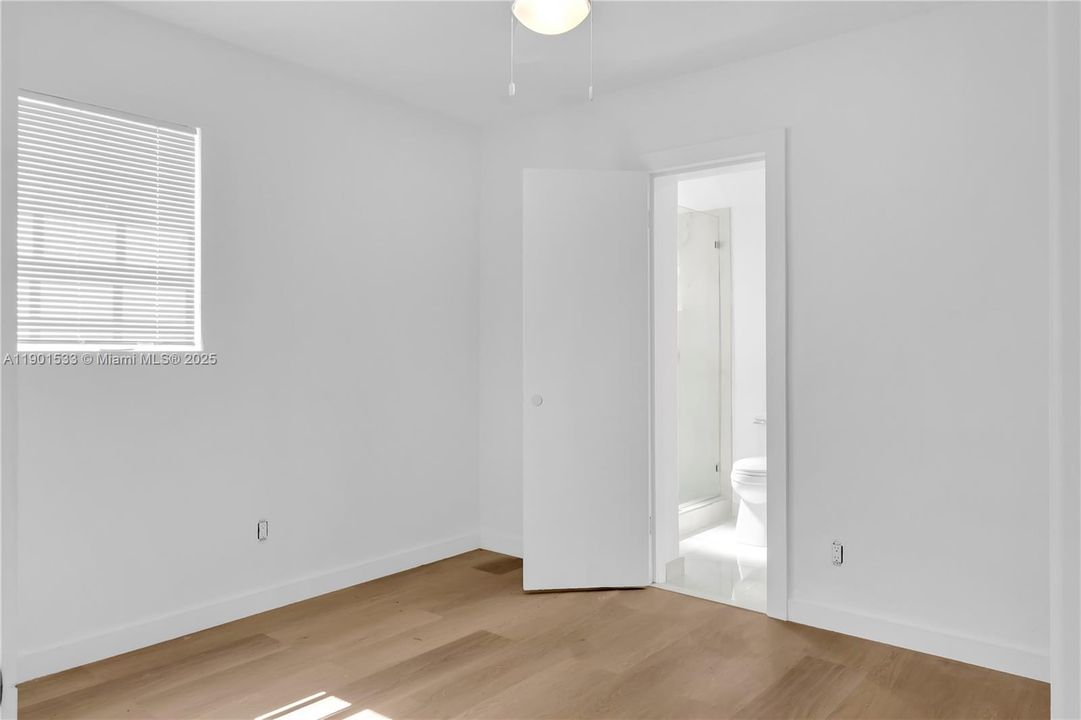 Recently Rented: $3,300 (3 beds, 2 baths, 1519 Square Feet)