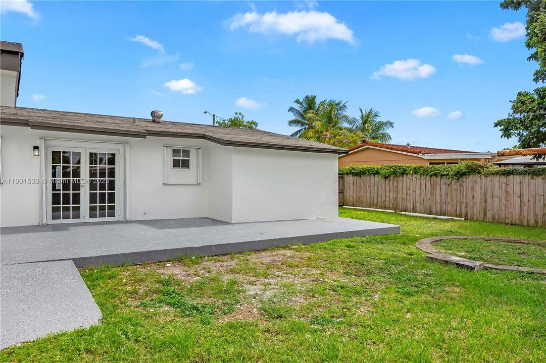 Recently Rented: $3,300 (3 beds, 2 baths, 1519 Square Feet)