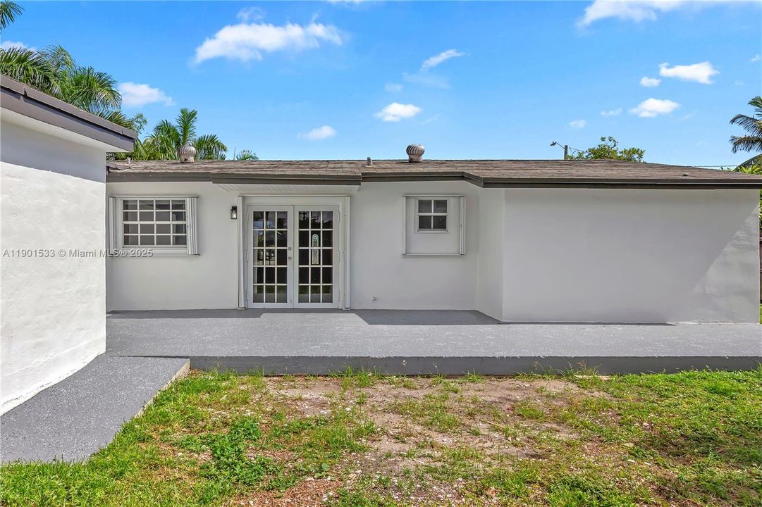 Recently Rented: $3,300 (3 beds, 2 baths, 1519 Square Feet)