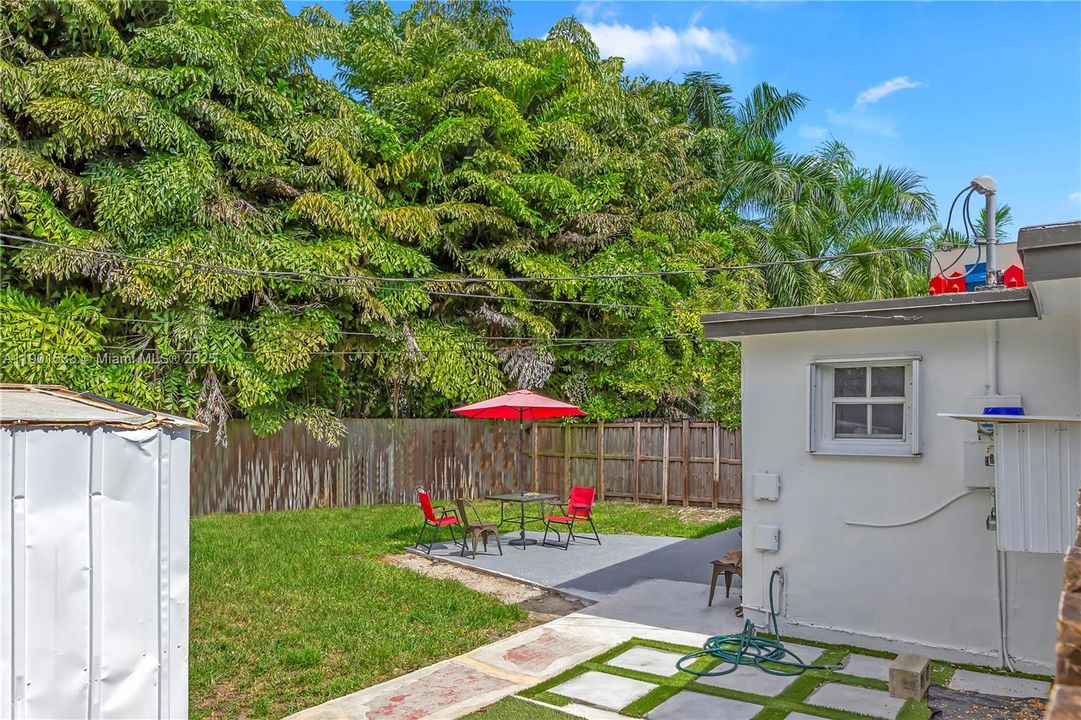 Recently Rented: $3,300 (3 beds, 2 baths, 1519 Square Feet)