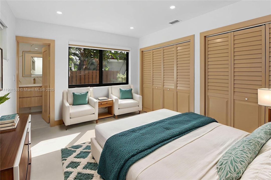 For Sale: $749,000 (3 beds, 3 baths, 1396 Square Feet)