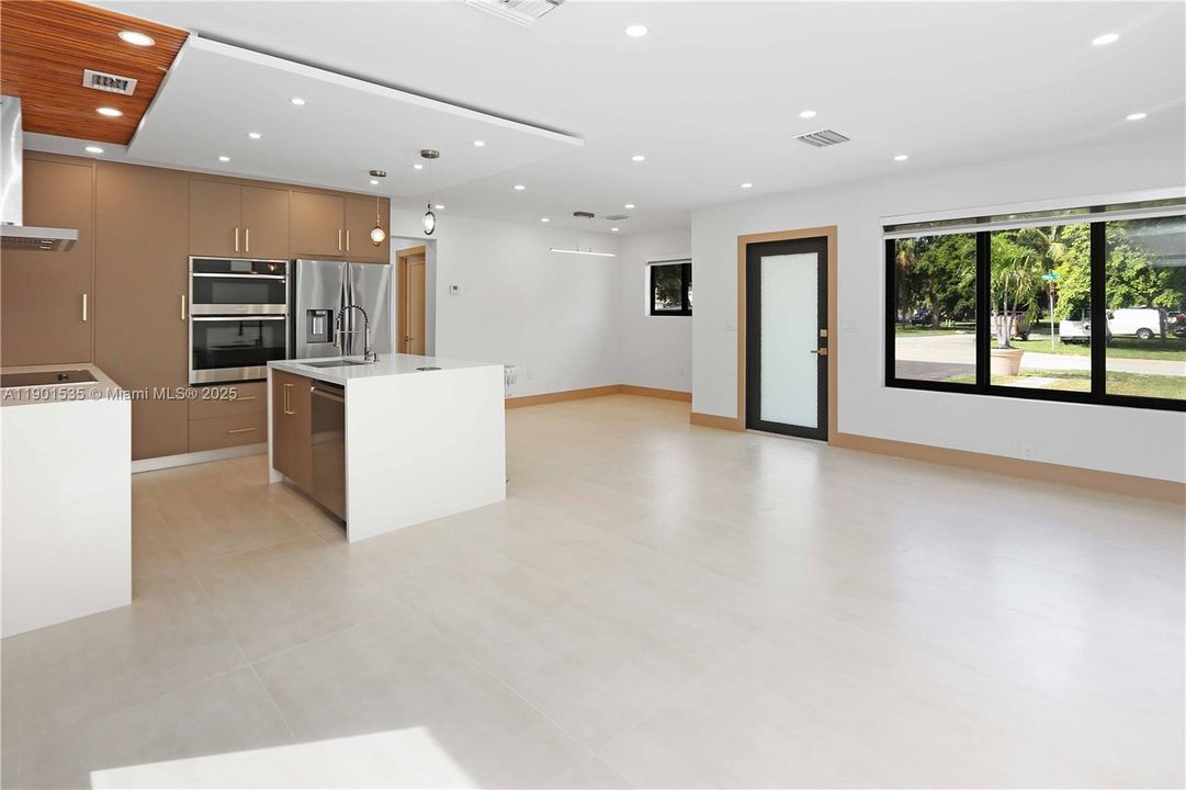 For Sale: $749,000 (3 beds, 3 baths, 1396 Square Feet)