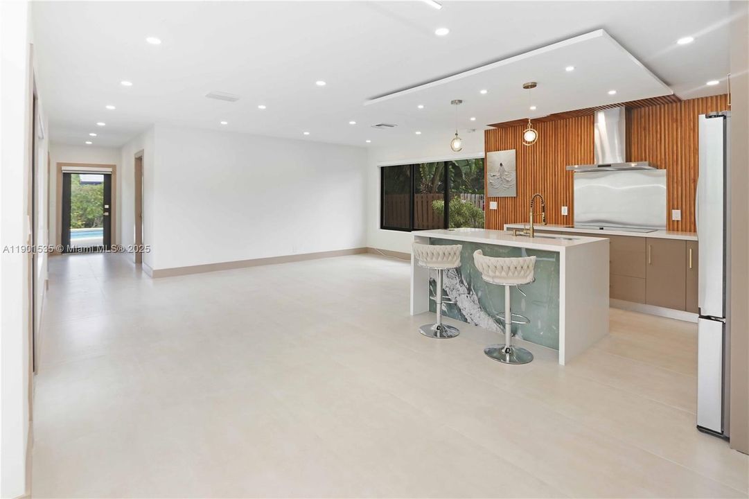 For Sale: $749,000 (3 beds, 3 baths, 1396 Square Feet)