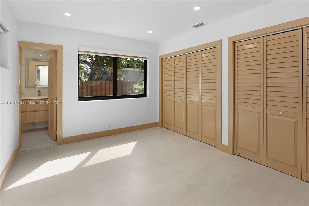 For Sale: $749,000 (3 beds, 3 baths, 1396 Square Feet)