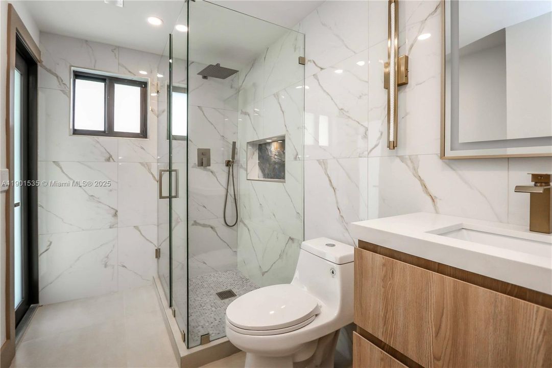 For Sale: $749,000 (3 beds, 3 baths, 1396 Square Feet)