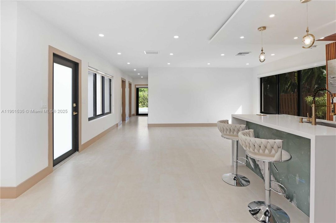 For Sale: $749,000 (3 beds, 3 baths, 1396 Square Feet)