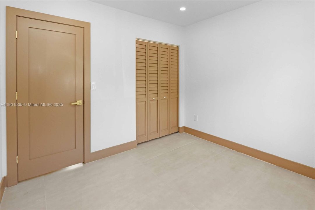 For Sale: $749,000 (3 beds, 3 baths, 1396 Square Feet)