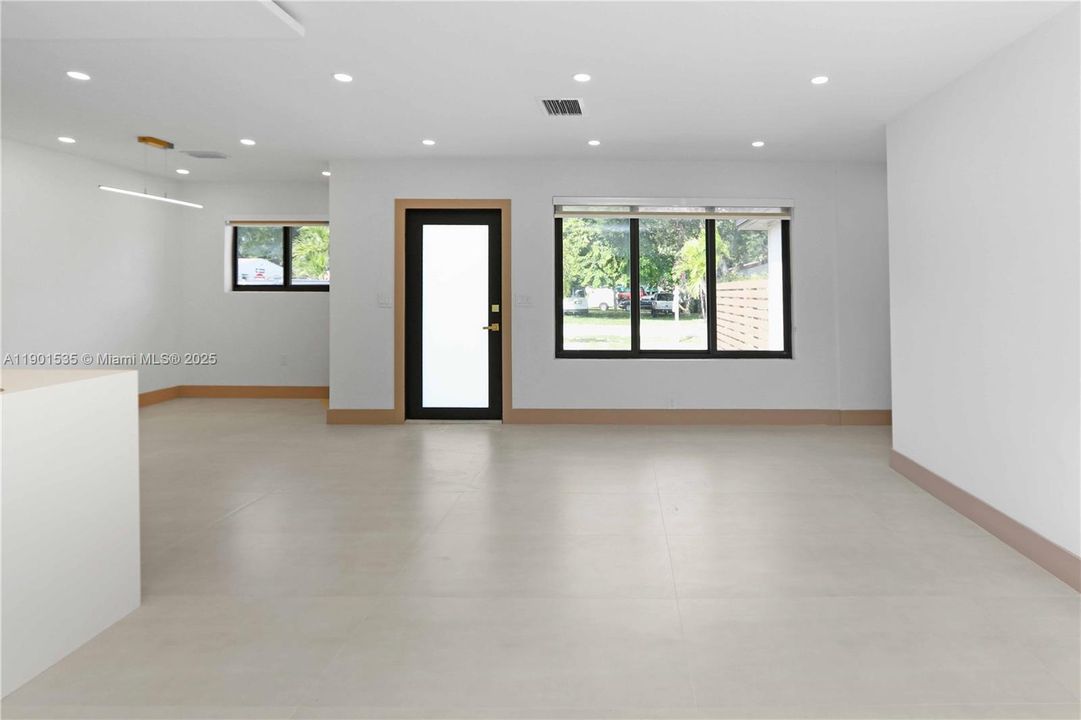 For Sale: $749,000 (3 beds, 3 baths, 1396 Square Feet)