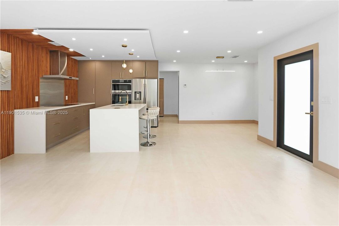 For Sale: $749,000 (3 beds, 3 baths, 1396 Square Feet)