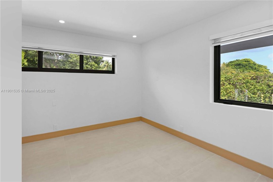 For Sale: $749,000 (3 beds, 3 baths, 1396 Square Feet)