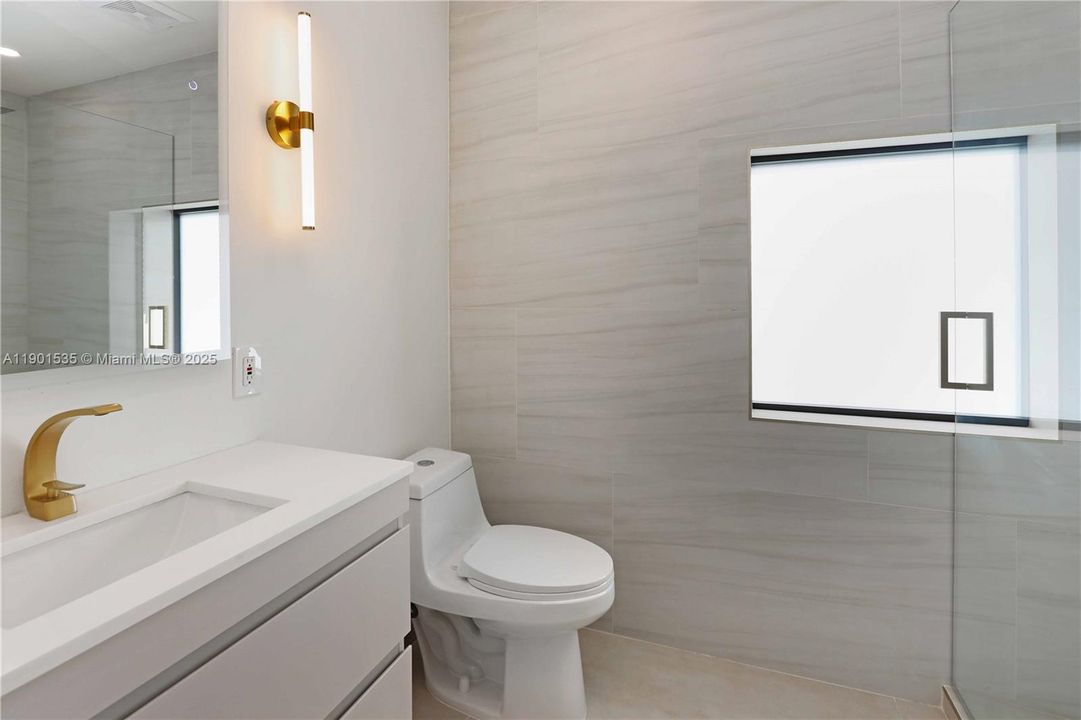 For Sale: $749,000 (3 beds, 3 baths, 1396 Square Feet)