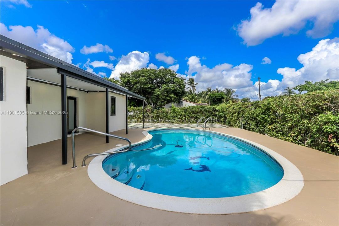 For Sale: $749,000 (3 beds, 3 baths, 1396 Square Feet)