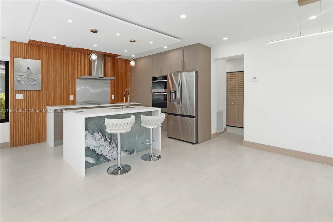 For Sale: $749,000 (3 beds, 3 baths, 1396 Square Feet)