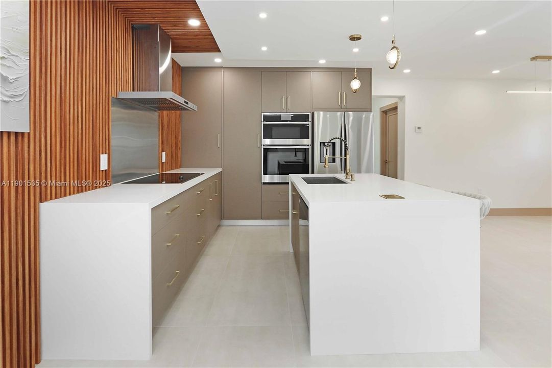 For Sale: $749,000 (3 beds, 3 baths, 1396 Square Feet)