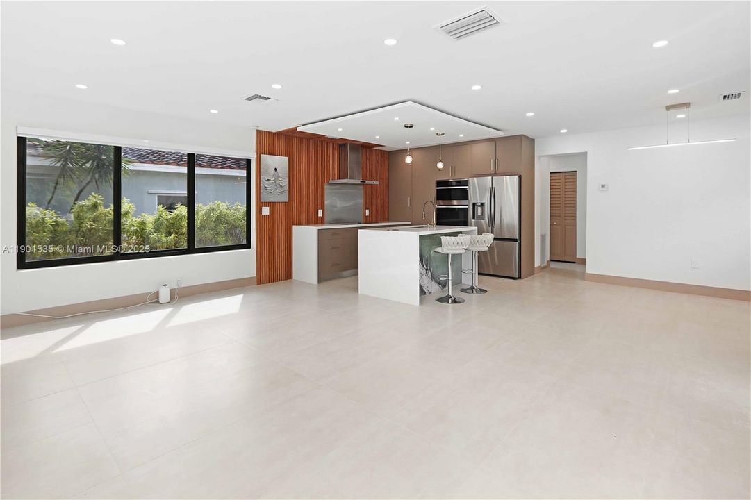 For Sale: $749,000 (3 beds, 3 baths, 1396 Square Feet)