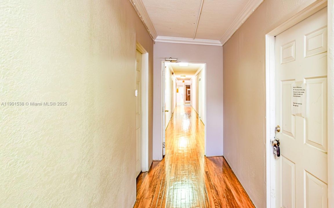 合同活跃: $189,900 (1 贝兹, 1 浴室, 493 平方英尺)