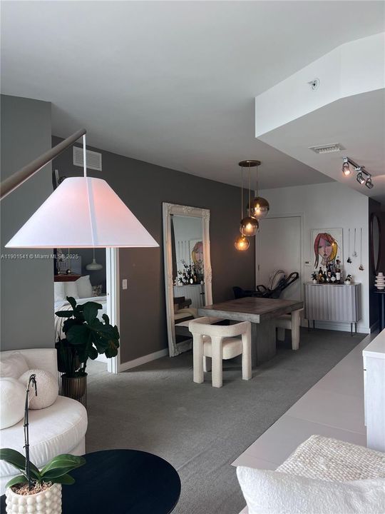 For Rent: $3,100 (1 beds, 1 baths, 746 Square Feet)