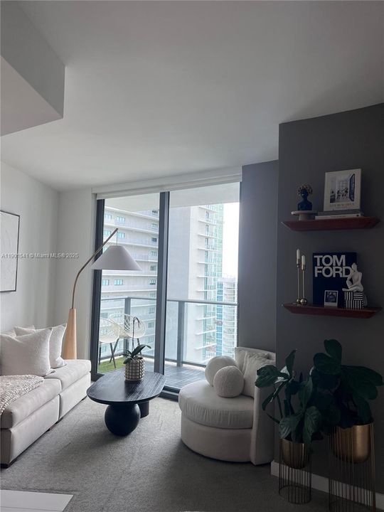 For Rent: $3,100 (1 beds, 1 baths, 746 Square Feet)