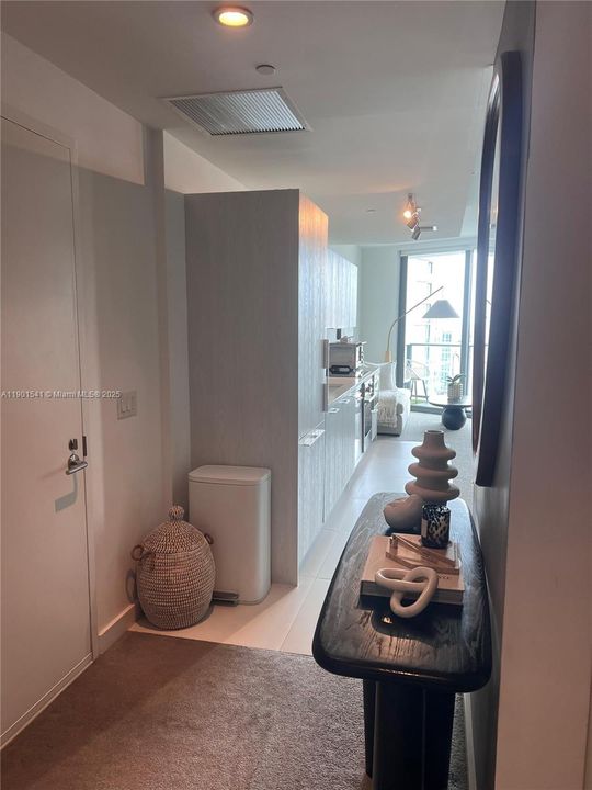 For Rent: $3,100 (1 beds, 1 baths, 746 Square Feet)