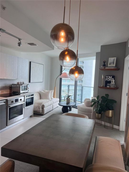 For Rent: $3,100 (1 beds, 1 baths, 746 Square Feet)