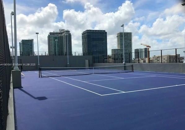 For Rent: $3,100 (1 beds, 1 baths, 746 Square Feet)