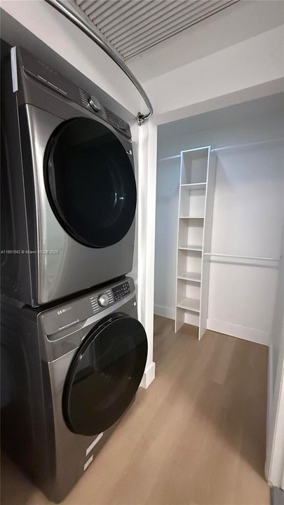 合同活跃: $2,150 (1 贝兹, 1 浴室, 599 平方英尺)