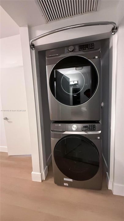 合同活跃: $2,150 (1 贝兹, 1 浴室, 599 平方英尺)