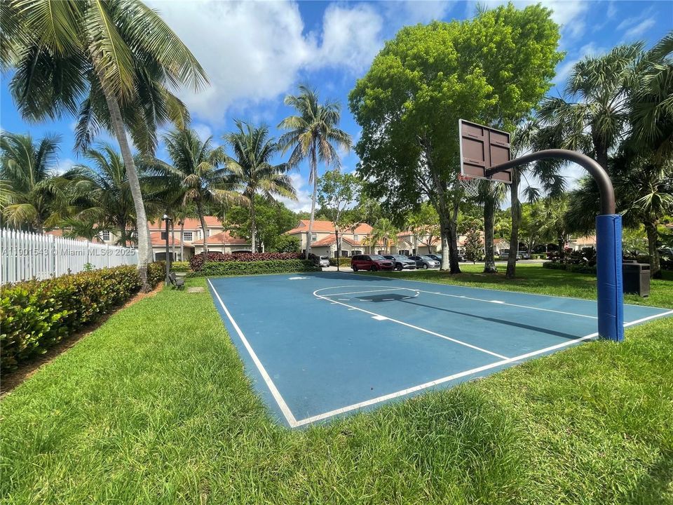 Recently Rented: $3,800 (3 beds, 2 baths, 1542 Square Feet)