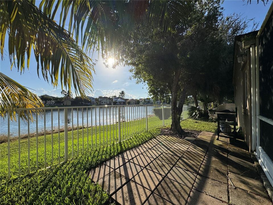 Recently Rented: $3,800 (3 beds, 2 baths, 1542 Square Feet)