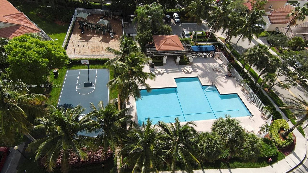 Recently Rented: $3,800 (3 beds, 2 baths, 1542 Square Feet)