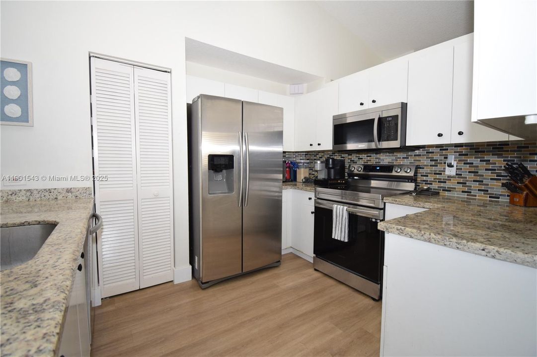 Recently Rented: $3,800 (3 beds, 2 baths, 1542 Square Feet)