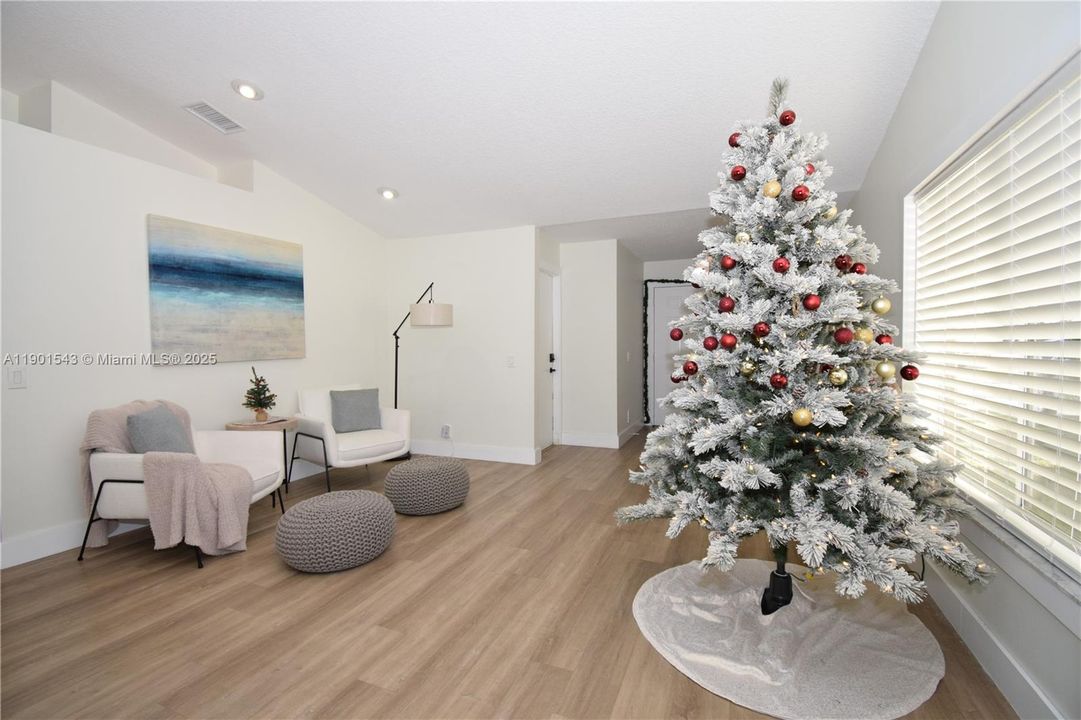 Recently Rented: $3,800 (3 beds, 2 baths, 1542 Square Feet)