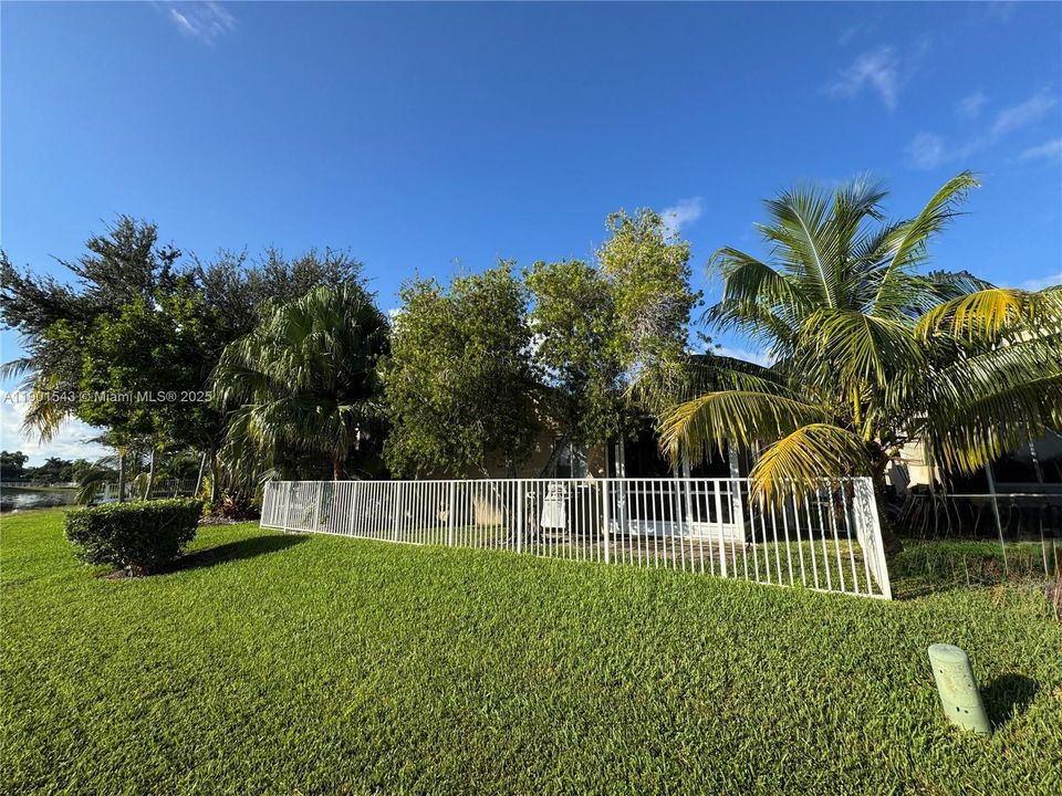 Recently Rented: $3,800 (3 beds, 2 baths, 1542 Square Feet)