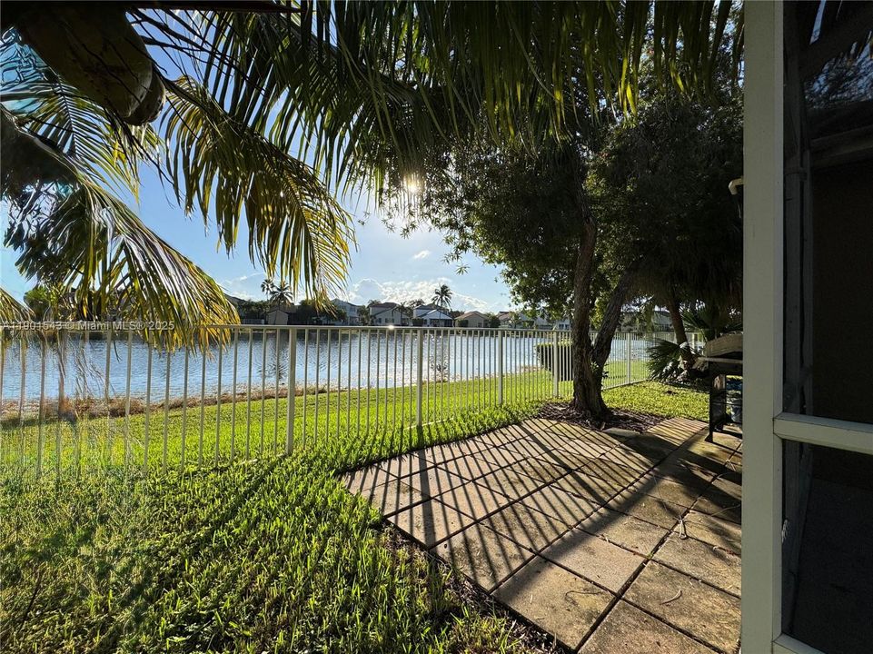 Recently Rented: $3,800 (3 beds, 2 baths, 1542 Square Feet)