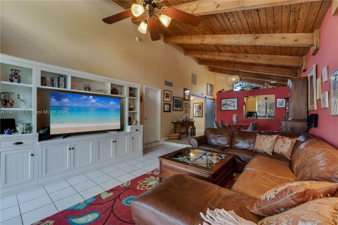 Recently Sold: $499,000 (2 beds, 2 baths, 1080 Square Feet)