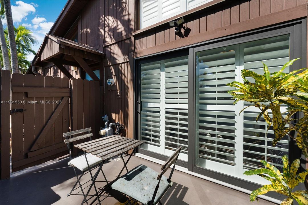 Recently Sold: $499,000 (2 beds, 2 baths, 1080 Square Feet)