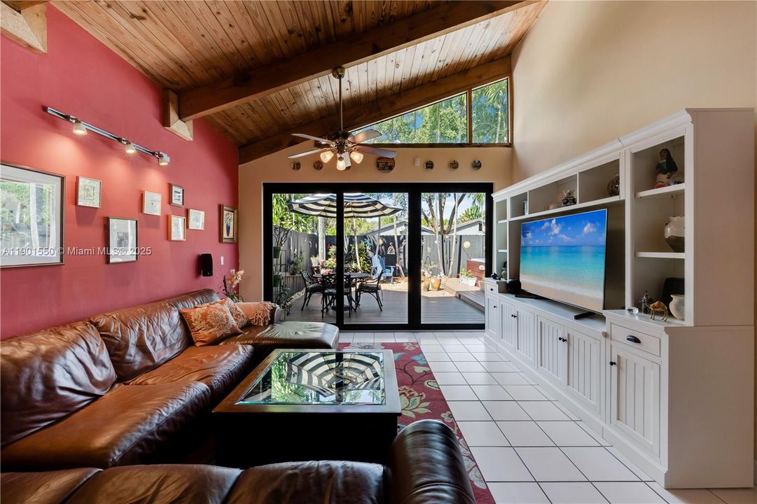 Recently Sold: $499,000 (2 beds, 2 baths, 1080 Square Feet)