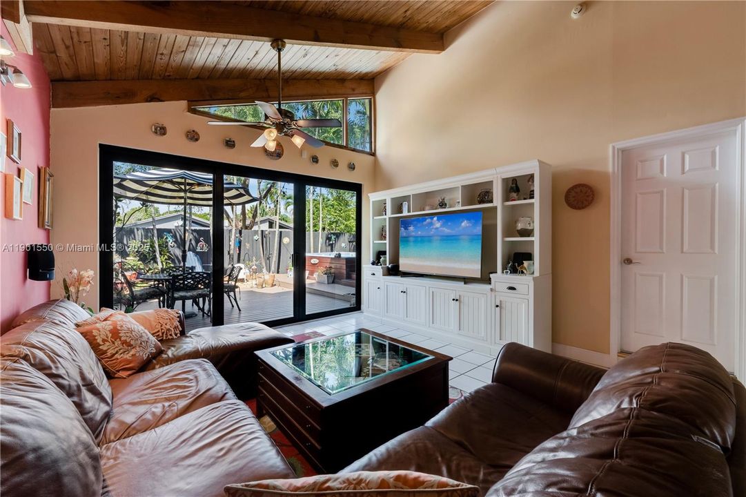 Recently Sold: $499,000 (2 beds, 2 baths, 1080 Square Feet)