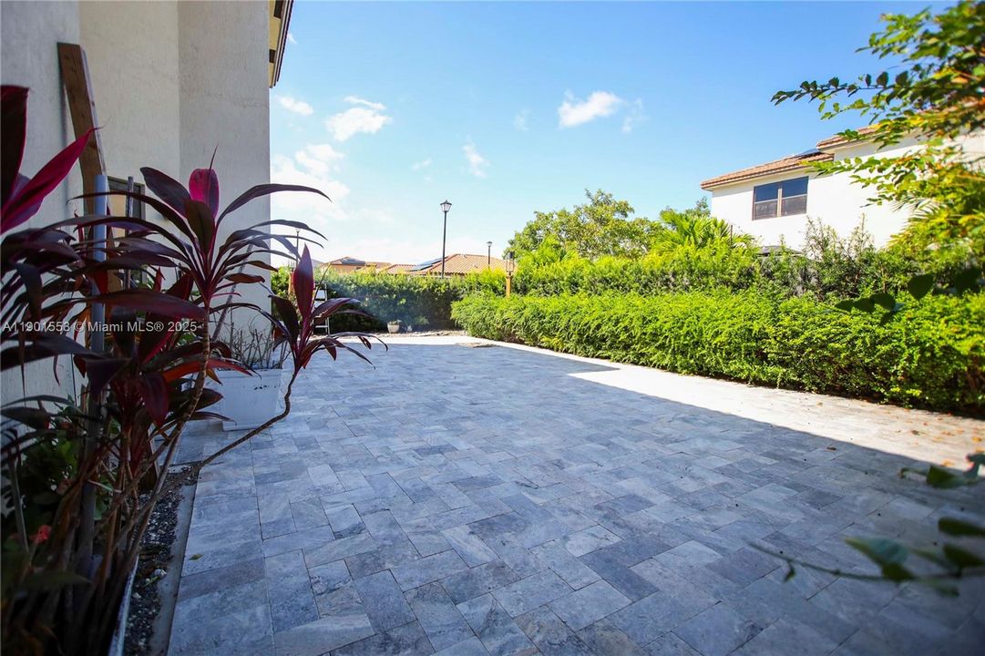 For Sale: $669,900 (5 beds, 3 baths, 3340 Square Feet)