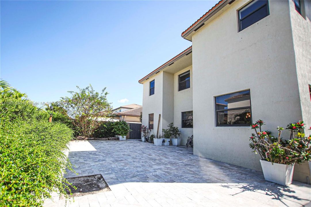 For Sale: $669,900 (5 beds, 3 baths, 3340 Square Feet)