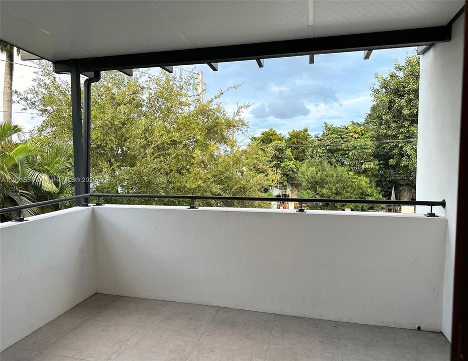 合同活跃: $3,500 (2 贝兹, 2 浴室, 1734 平方英尺)