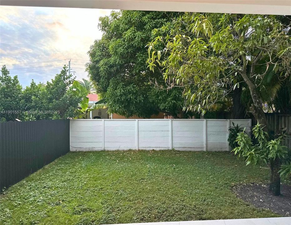 合同活跃: $3,500 (2 贝兹, 2 浴室, 1734 平方英尺)