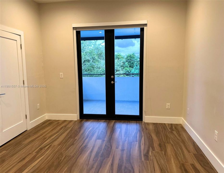 合同活跃: $3,500 (2 贝兹, 2 浴室, 1734 平方英尺)