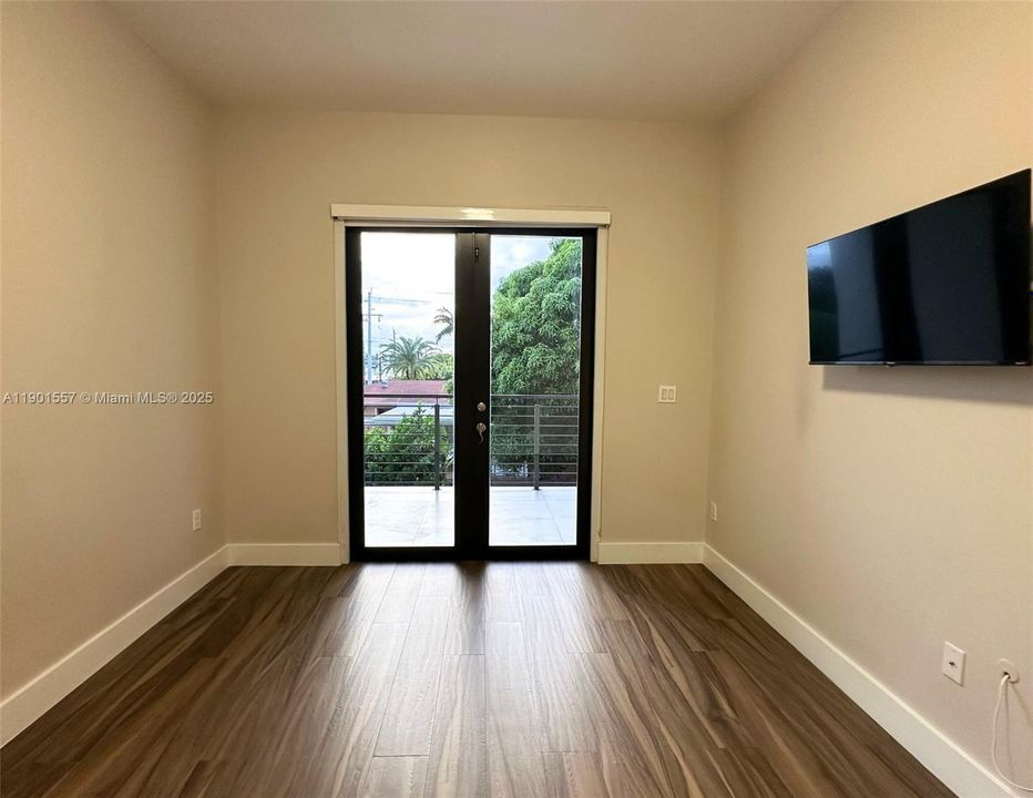 合同活跃: $3,500 (2 贝兹, 2 浴室, 1734 平方英尺)